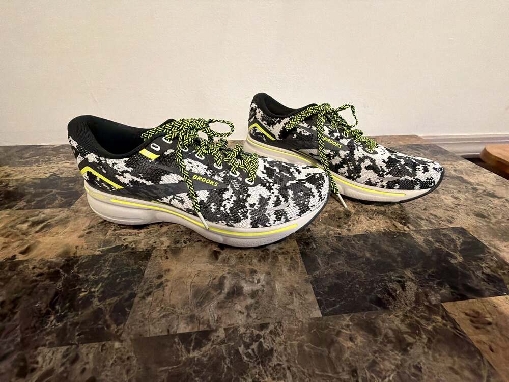 Brooks Ghost 15 White Black Camo Running Shoes 1203801B029 Womens Size 8